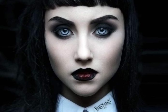 Vampire Look - Halloween Contact Lenses